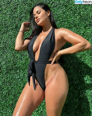 Katya Elise Henry / katyaelisehenry / katyaelisehenrysworld nude photo #0401