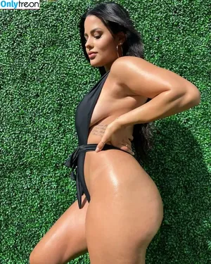 Katya Elise Henry / katyaelisehenry / katyaelisehenrysworld nude photo #0405