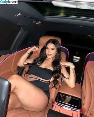 Katya Elise Henry / katyaelisehenry / katyaelisehenrysworld nude photo #0413