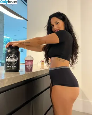 Katya Elise Henry / katyaelisehenry / katyaelisehenrysworld nude photo #0487