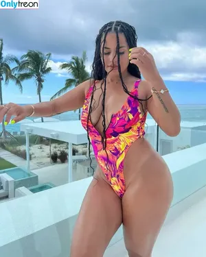 Katya Elise Henry / katyaelisehenry / katyaelisehenrysworld nude photo #0530