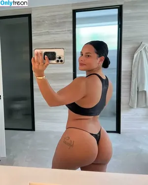 Katya Elise Henry / katyaelisehenry / katyaelisehenrysworld nude photo #0555