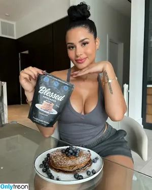 Katya Elise Henry / katyaelisehenry / katyaelisehenrysworld nude photo #0722