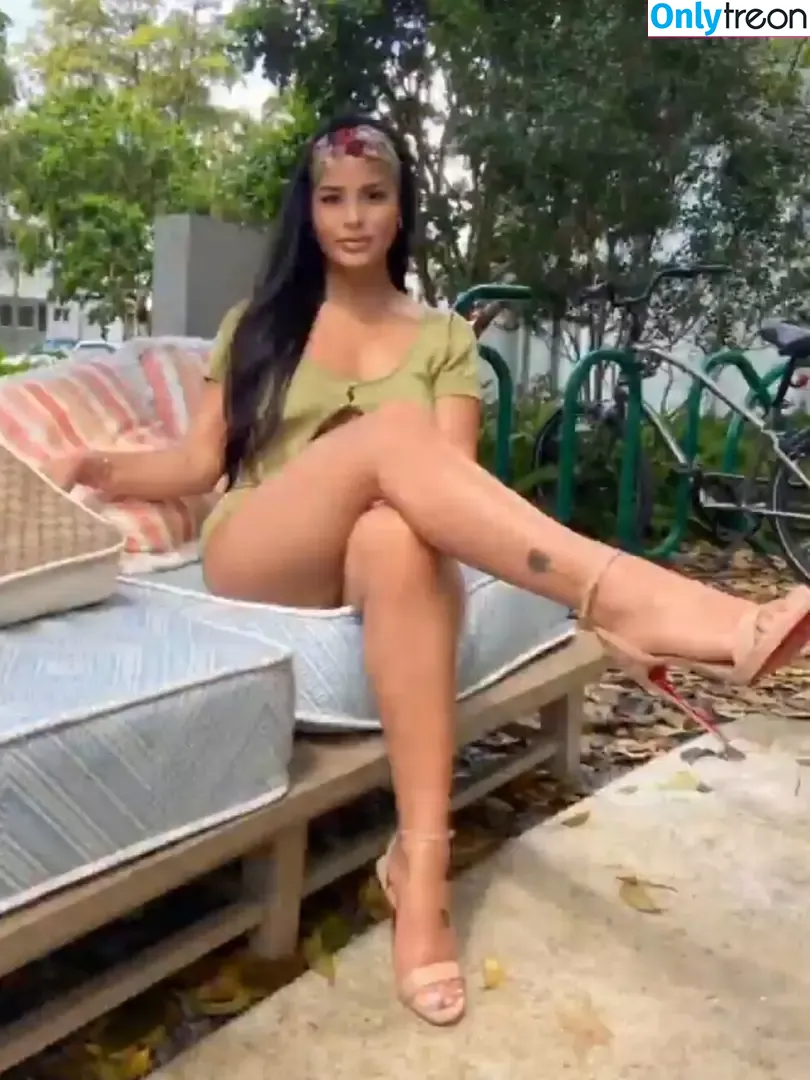 Katya Elise Henry nude photo #0077 (katyaelisehenry / katyaelisehenrysworld)