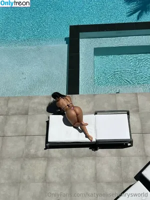 Katya Elise Henry / katyaelisehenry / katyaelisehenrysworld nude photo #1394