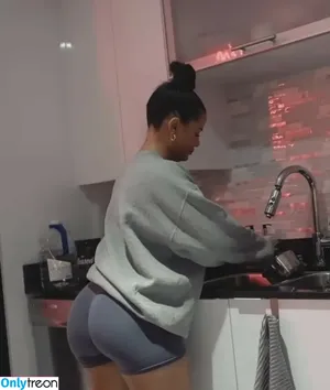 Katya Elise Henry / katyaelisehenry / katyaelisehenrysworld nude photo #1498