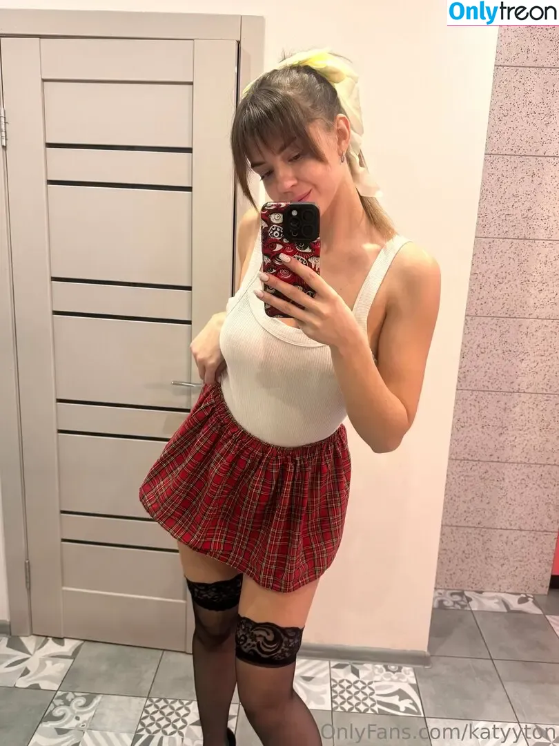 katyyton nude photo #0017 (katyythomson)