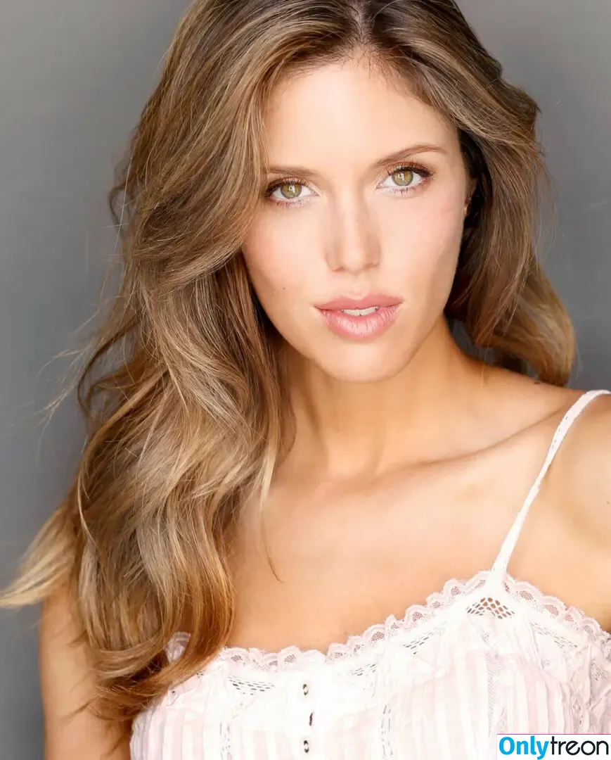 Kayla Ewell nude photo #0040 (kaylaewell)