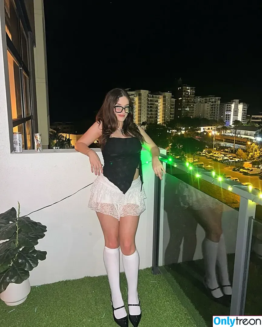 Kayla Oxley nude photo #0001 (kaylaoxley)