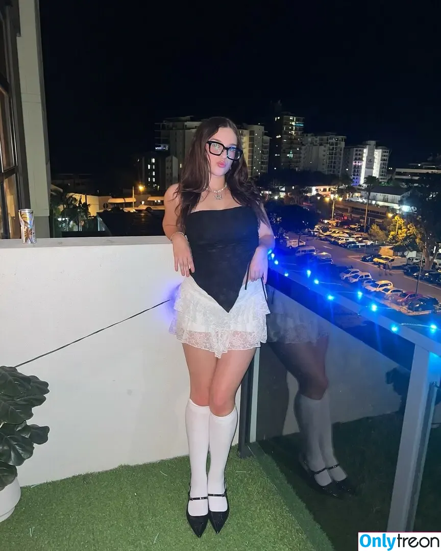 Kayla Oxley nude photo #0002 (kaylaoxley)