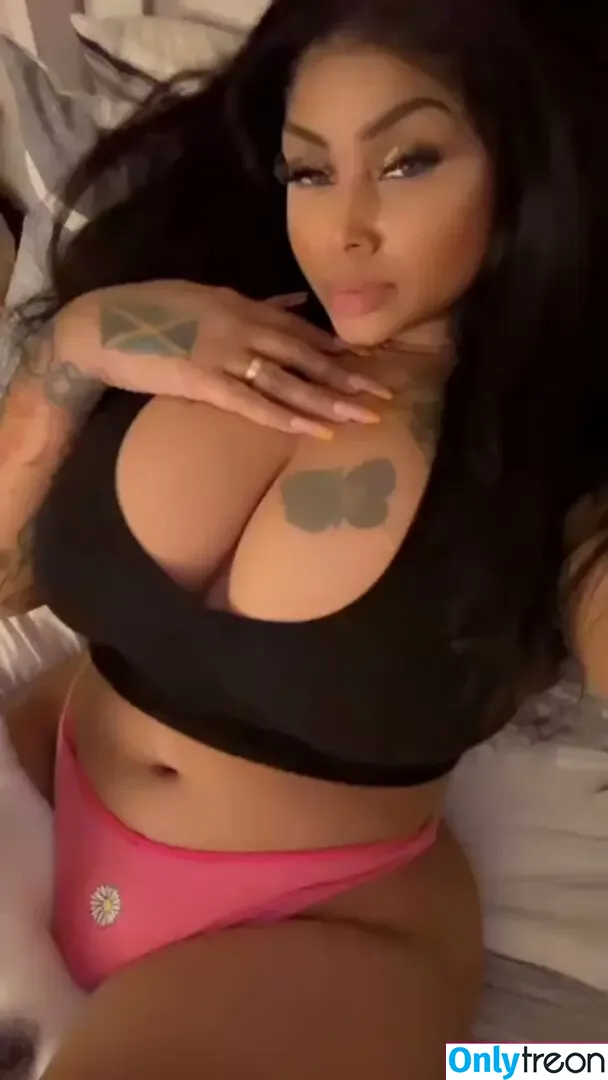 KaylaKisses nude photo #0001 (kaylabynature / kissesxoxox)