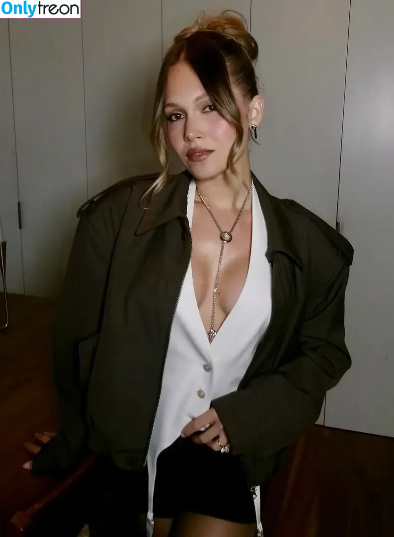 Kelli Berglund nude photo #0288 (kelliberglund)