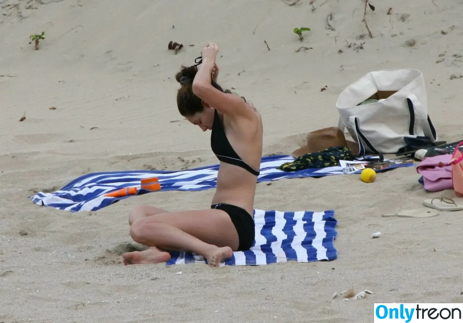 Kelly Brook nude photo #0379 (IAMKELLYBROOK / iamkb)