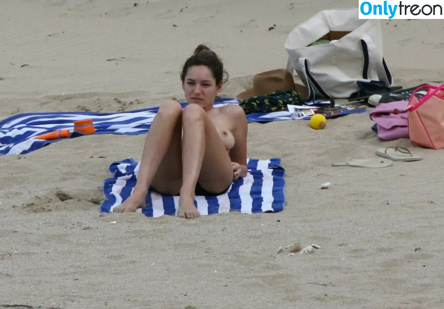 Kelly Brook nude photo #0381 (IAMKELLYBROOK / iamkb)