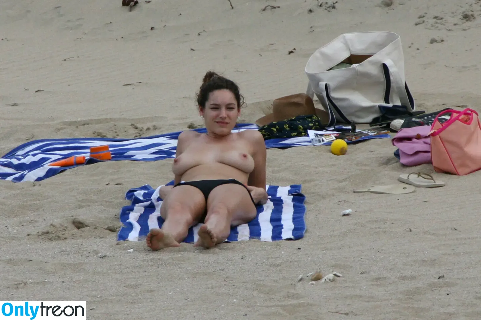 Kelly Brook nude photo #0383 (IAMKELLYBROOK / iamkb)