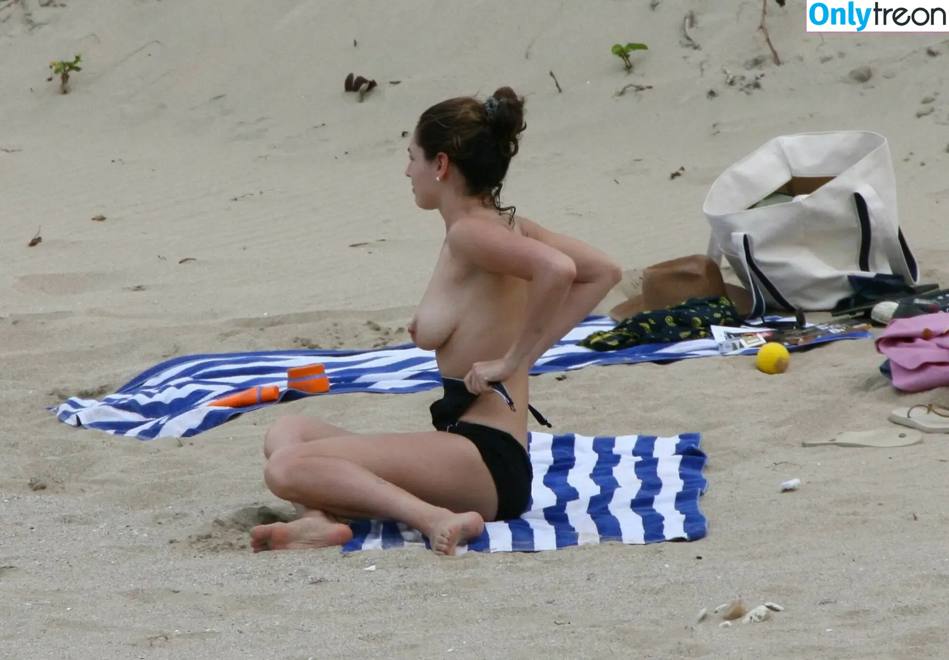 Kelly Brook nude photo #0388 (IAMKELLYBROOK / iamkb)