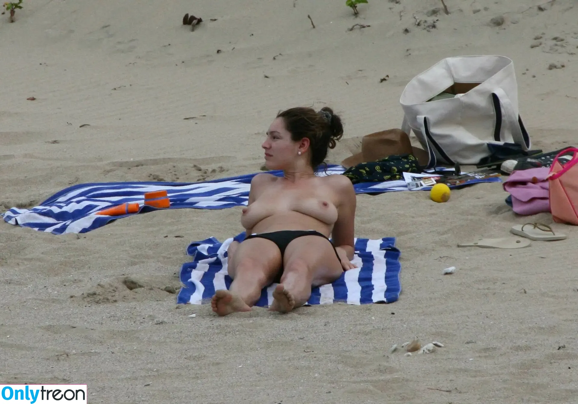 Kelly Brook nude photo #0392 (IAMKELLYBROOK / iamkb)