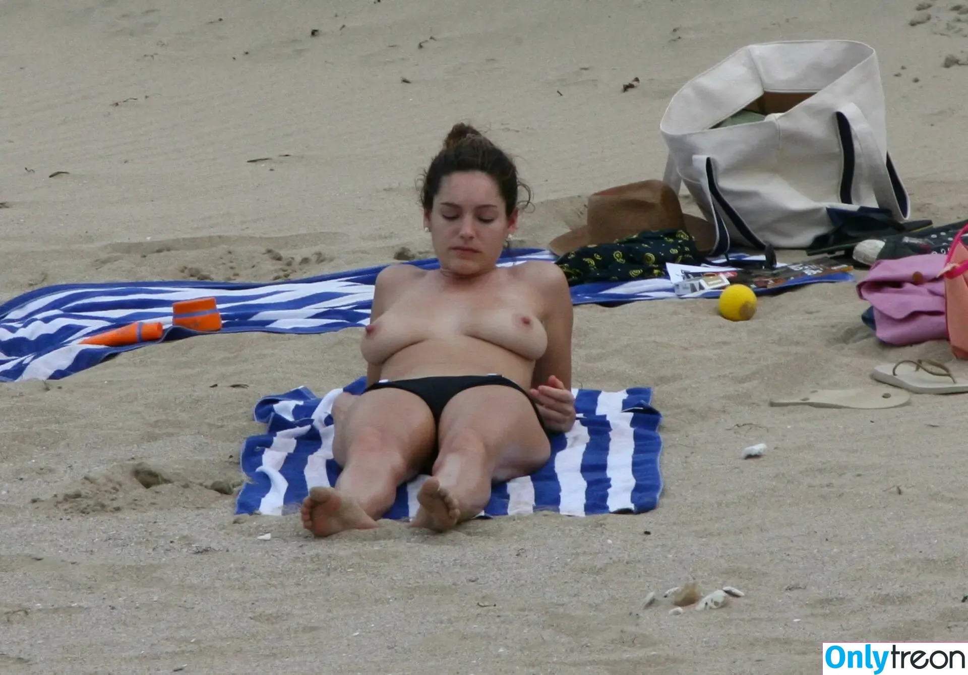 Kelly Brook nude photo #0394 (IAMKELLYBROOK / iamkb)