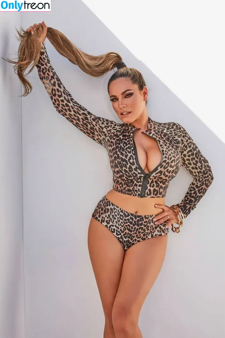 Kelly Brook nude photo #0754 (IAMKELLYBROOK / iamkb)