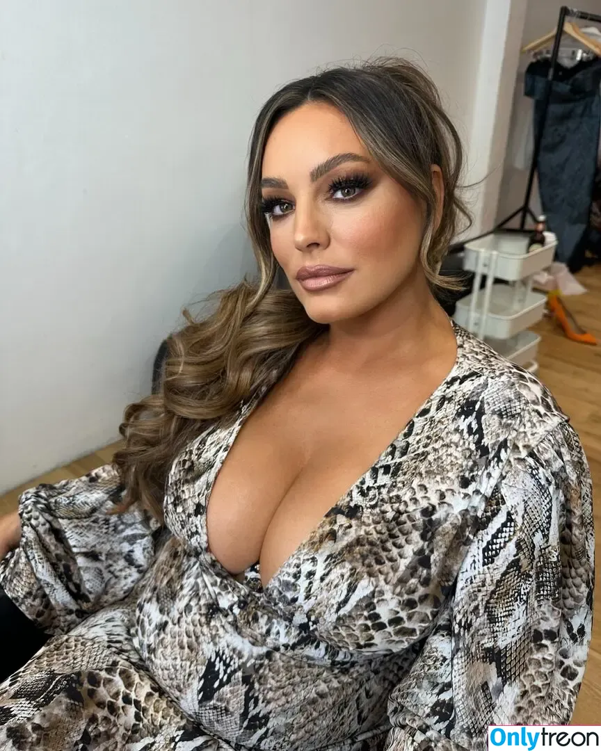 Kelly Brook nude photo #1695 (IAMKELLYBROOK / iamkb / kelly-brook)