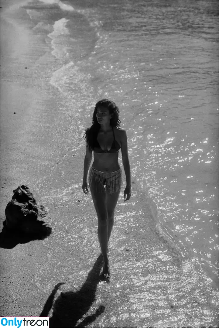 Kelly Gale nude photo #1197 (kellybellyboom / kellygale)