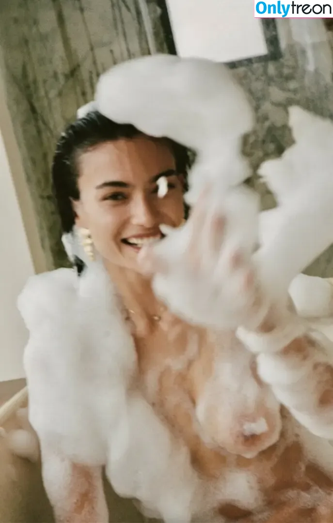 Kelly Gale nude photo #1209 (kellybellyboom / kellygale)