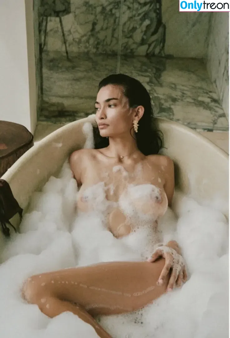 Kelly Gale nude photo #1211 (kellybellyboom / kellygale)