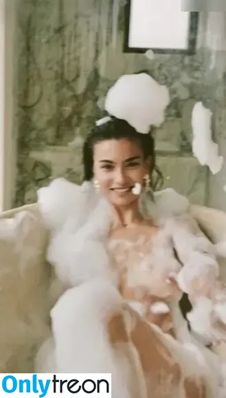 Kelly Gale nude photo #1228 (kellybellyboom / kellygale)