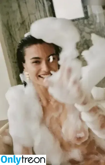 Kelly Gale nude photo #1230 (kellybellyboom / kellygale)