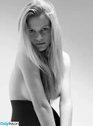 Kelly Rohrbach / kellyrohrbach nude photo #0270