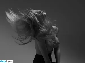 Kelly Rohrbach / kellyrohrbach nude photo #0275