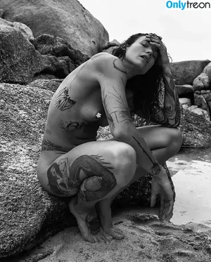 Kelly Winstanley / prettyfitanddeadly nude photo #0018