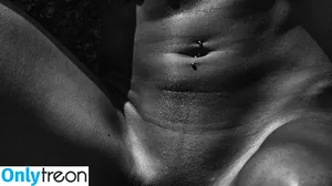 Kelly Winstanley / prettyfitanddeadly nude photo #0024