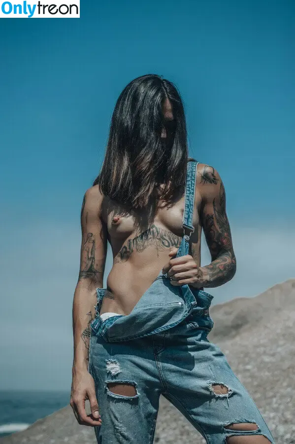 Kelly Winstanley nude photo #0004 (prettyfitanddeadly)