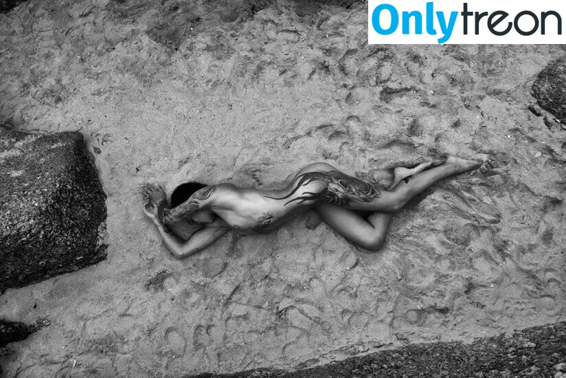 Kelly Winstanley nude photo #0011 (prettyfitanddeadly)
