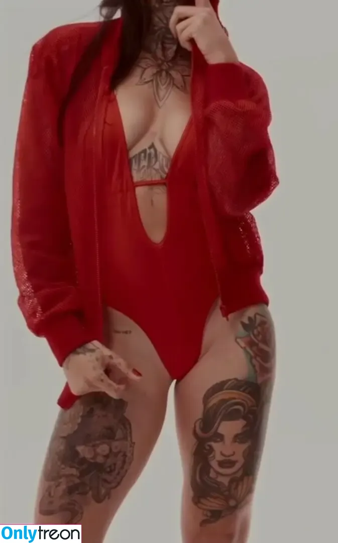 Kelly Winstanley nude photo #0030 (prettyfitanddeadly)