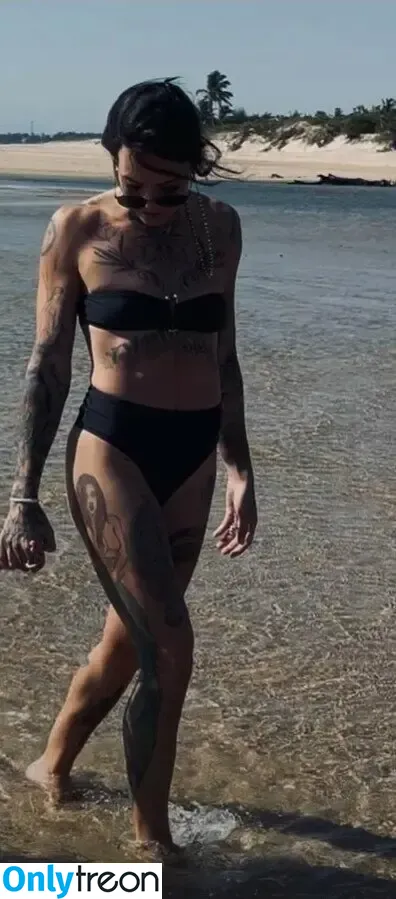 Kelly Winstanley nude photo #0045 (prettyfitanddeadly)