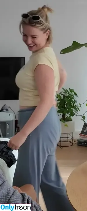 KellyMissesvlog / ajandkelz nude photo #0625