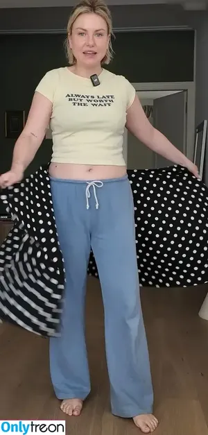 KellyMissesvlog / ajandkelz nude photo #0632