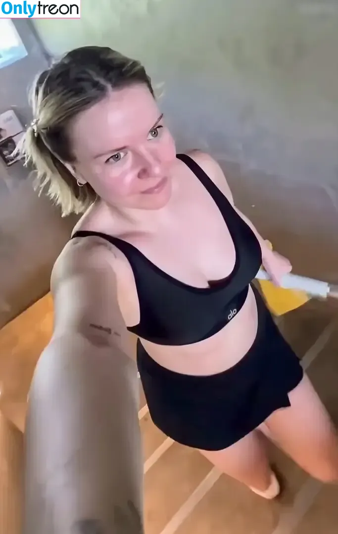 KellyMissesvlog nude photo #0553 (ajandkelz)