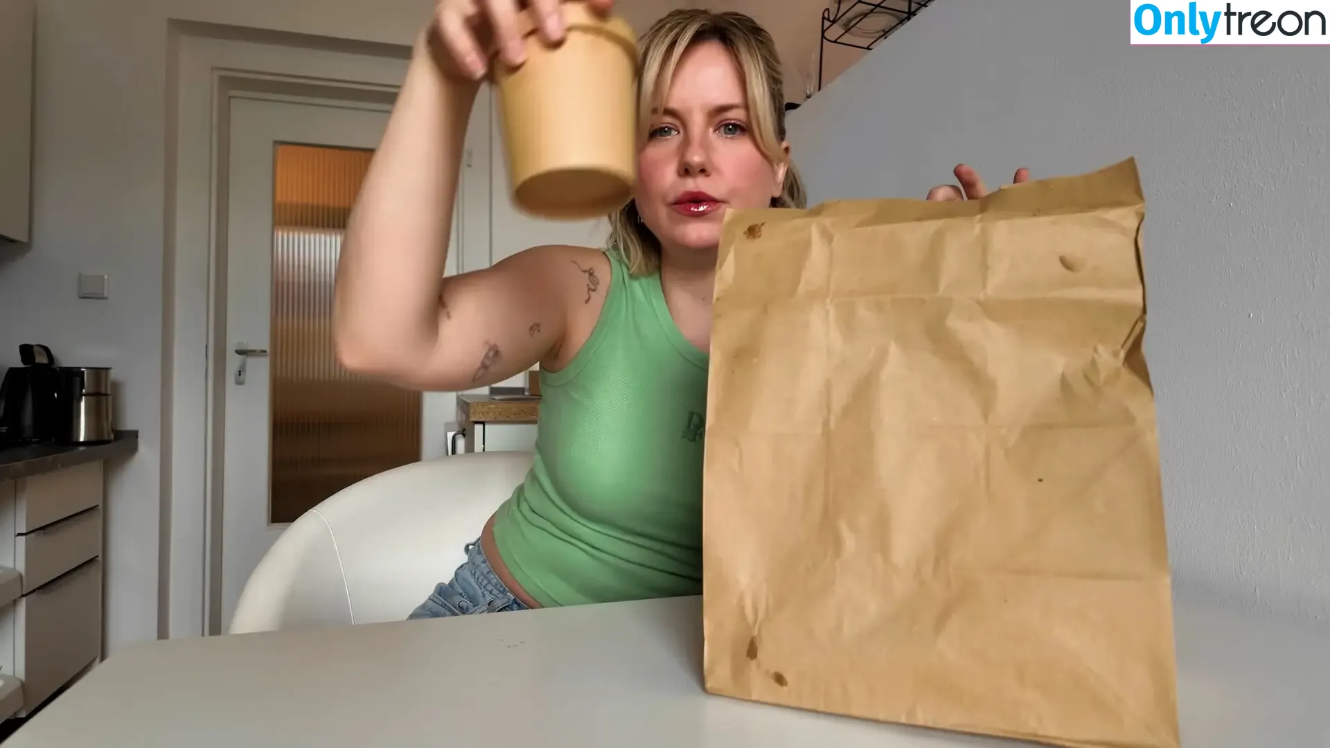 KellyMissesvlog nude photo #0564 (ajandkelz)