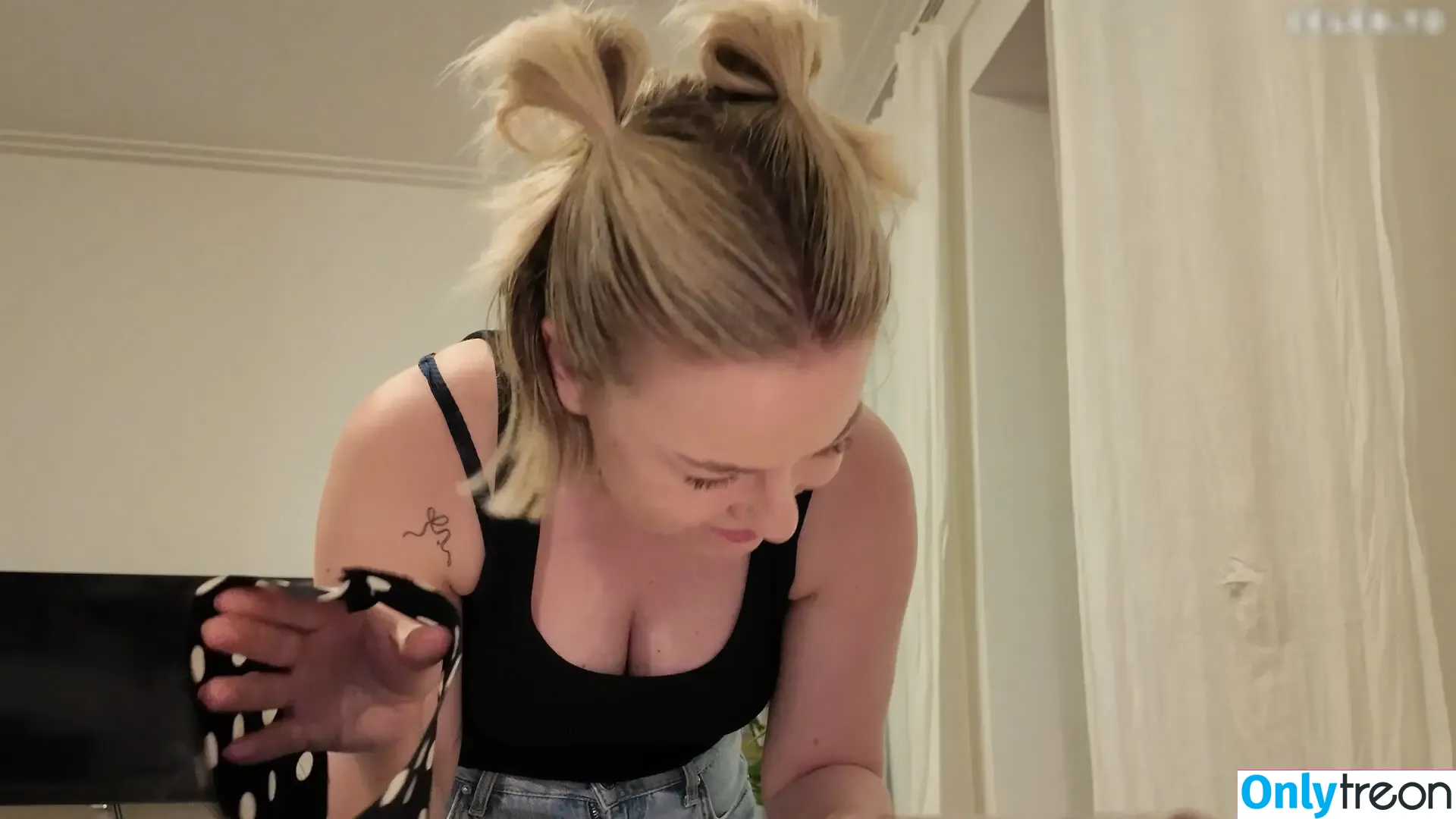 KellyMissesvlog nude photo #0631 (ajandkelz)