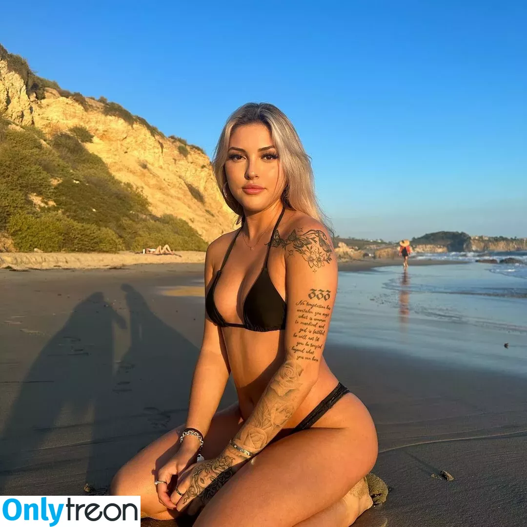 kellysnowx nude photo #0015 (nicolenazariio)