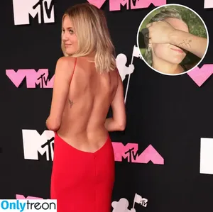 Kelsea Ballerini / kelseaballerini nude photo #0106