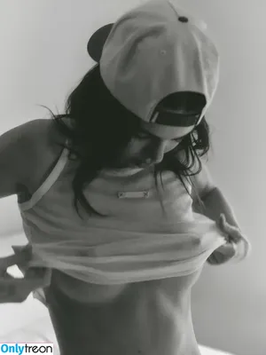 Kendall Jenner / KendallJenner nude photo #1701