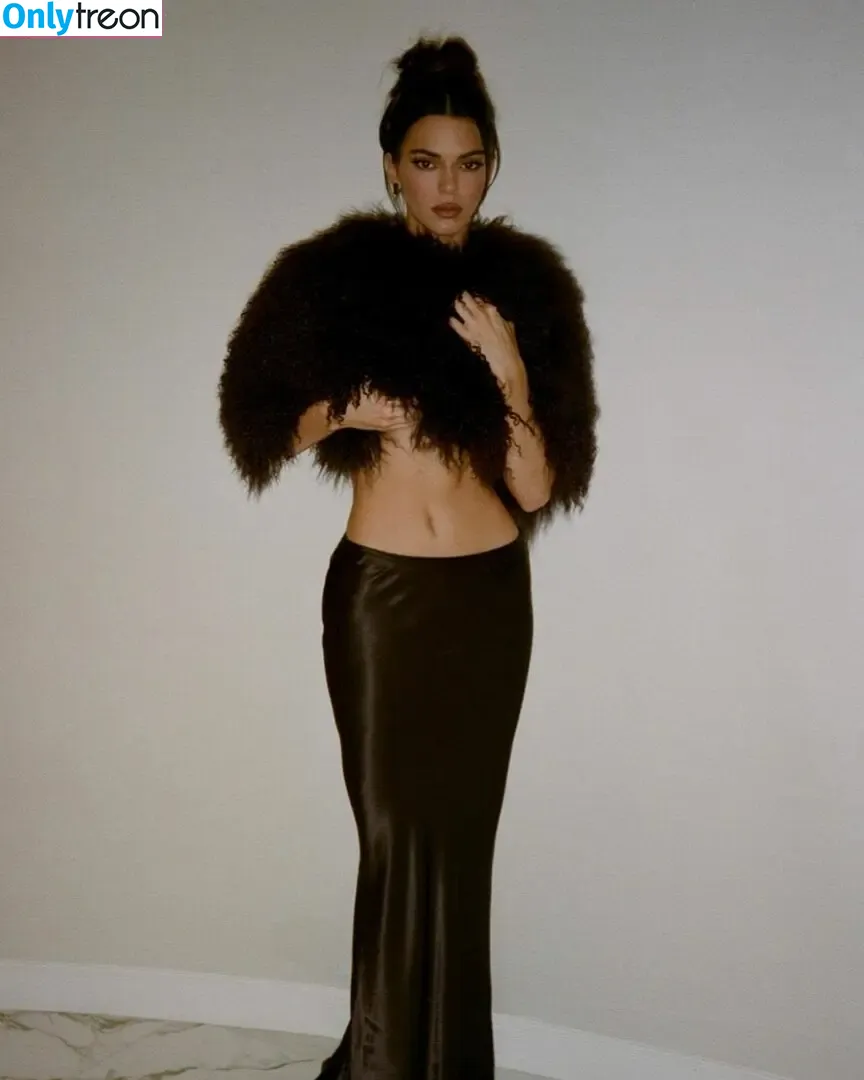 Kendall Jenner nude photo #1625 (KendallJenner)