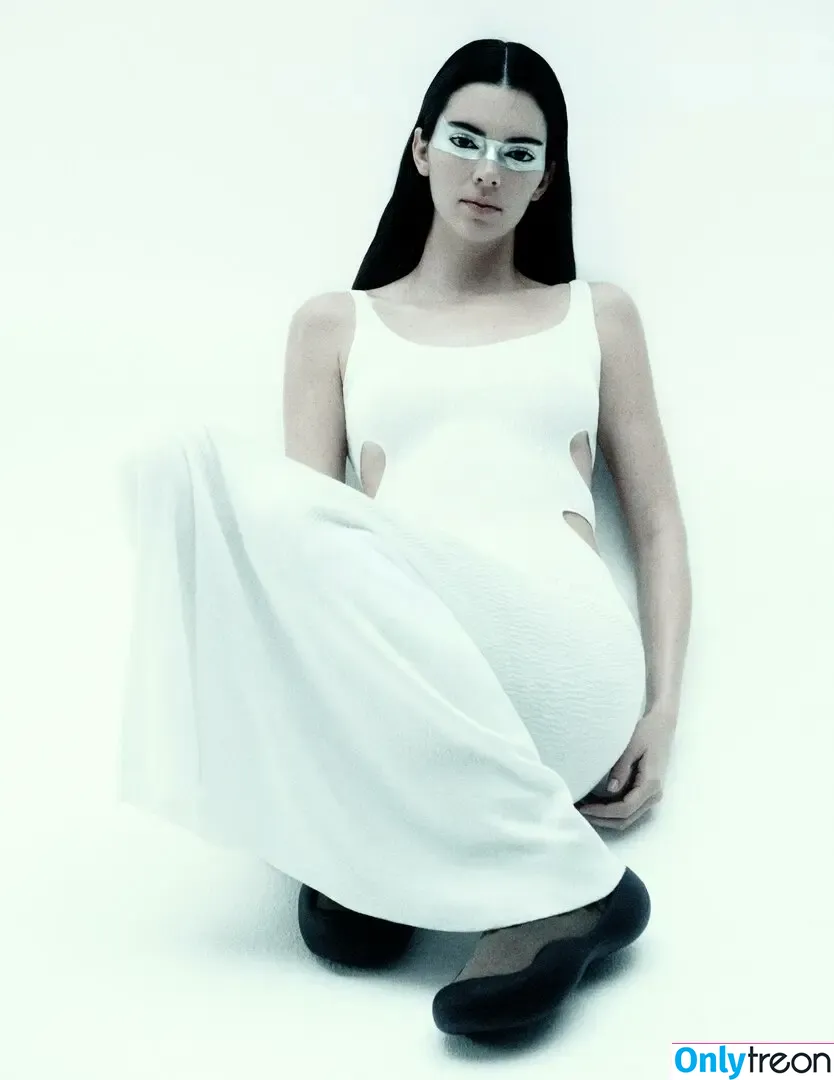 Kendall Jenner nude photo #1647 (KendallJenner)