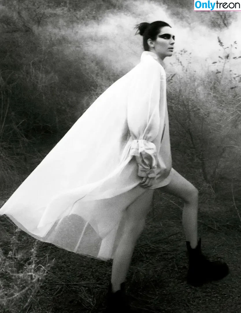 Kendall Jenner nude photo #1649 (KendallJenner)