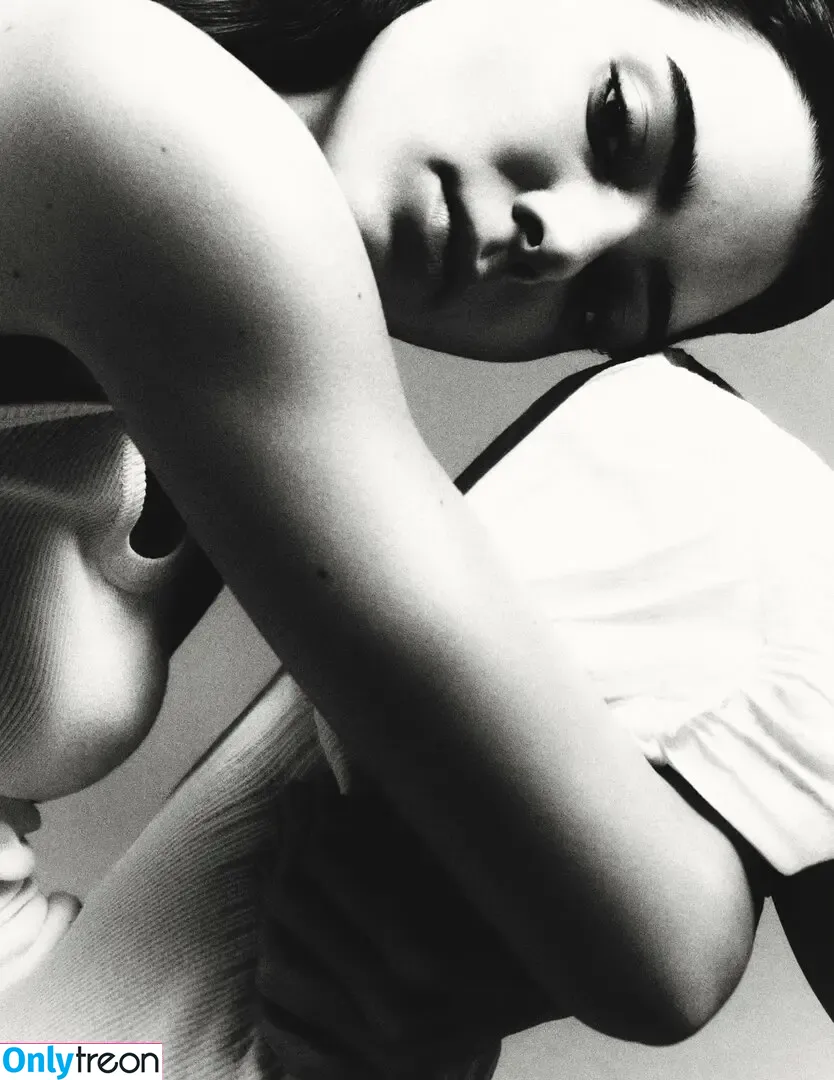 Kendall Jenner nude photo #1655 (KendallJenner)
