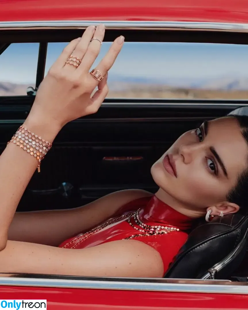 Kendall Jenner nude photo #1658 (KendallJenner)